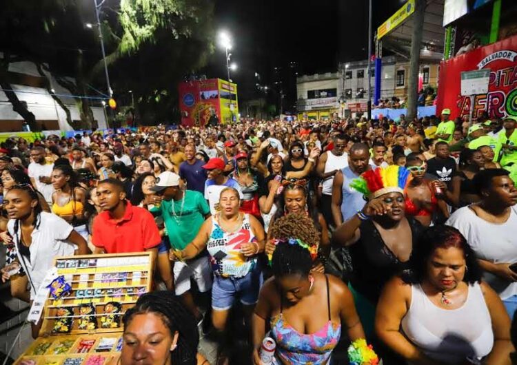 Trios pipoca predominam no último dia de Carnaval