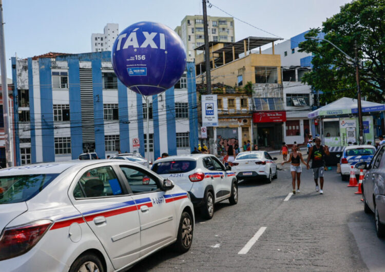 Mototaxistas, taxistas e motoristas de app elogiam organização do Carnaval e comemoram faturamento
