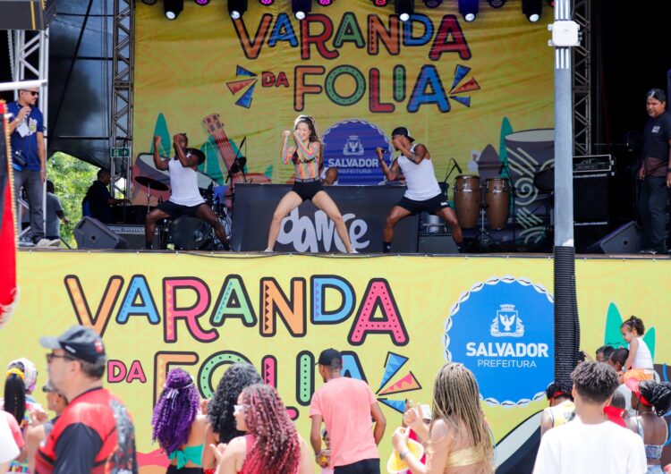 Diversidade de gêneros musicais marca shows na Varanda da Folia