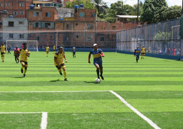 Com investimento de R$ 2,3 milhões, Prefeitura entrega campo com grama sintética, pista de cooper e quadra reformada em Paripe