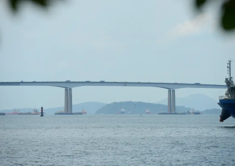 Com fluxo diário de 400 mil pessoas e 150 mil carros, ponte Rio-Niterói completa 50 anos