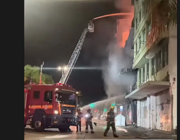 Incêndio em pensão de Porto Alegre mata dez pessoas