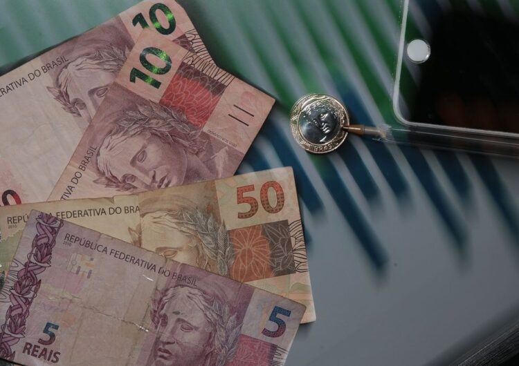 Proposta do governo aumenta salário mínimo para R$ 1502 em 2025