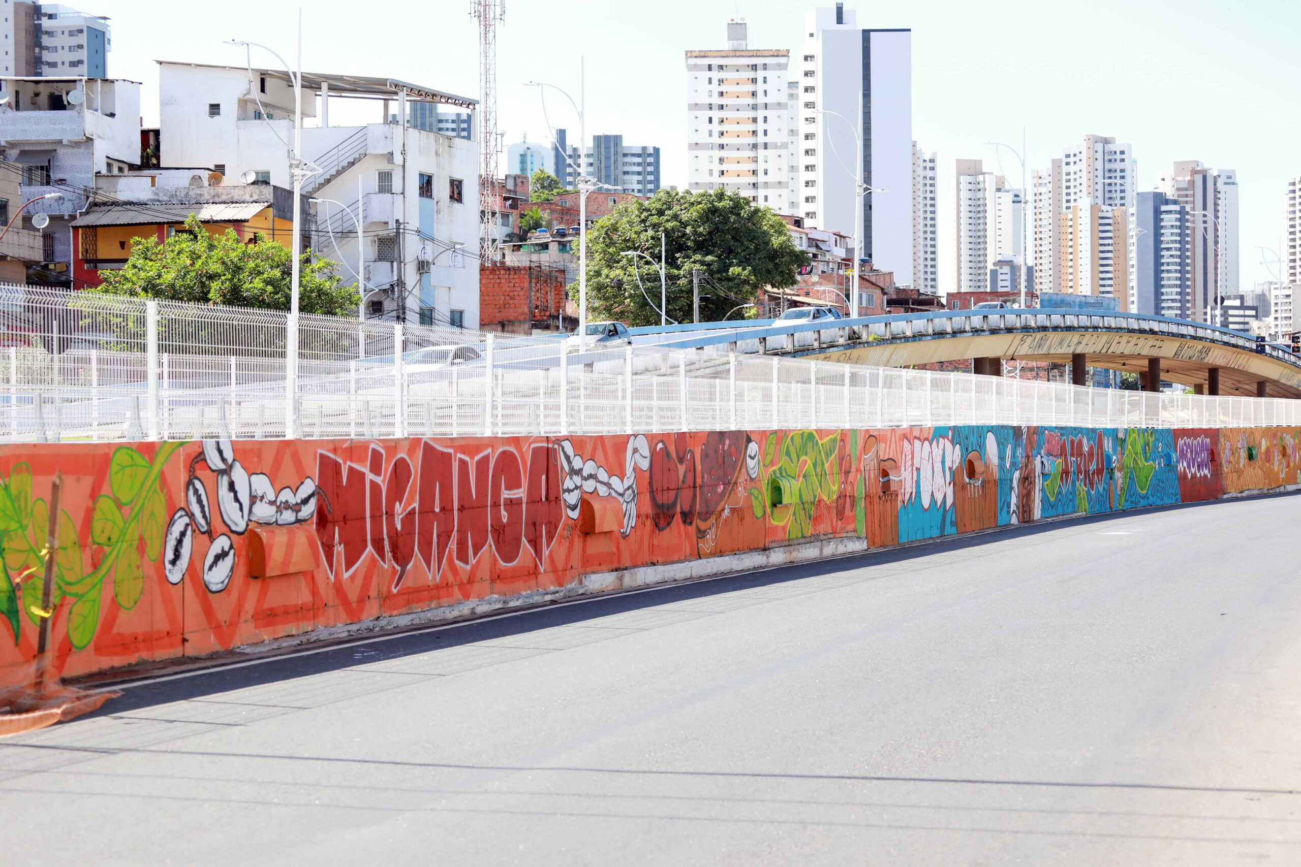 BRT recebe intervenção artística feita em homenagem a Salvador