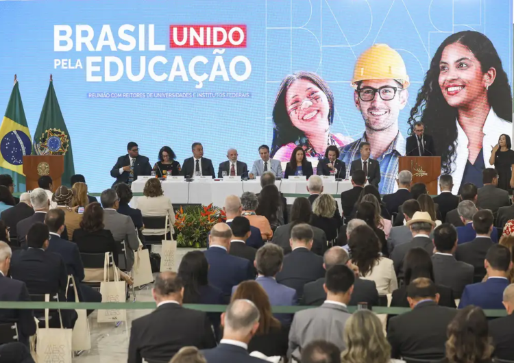 Governo anuncia R$ 5,5 bi para obras e novos campi universitários