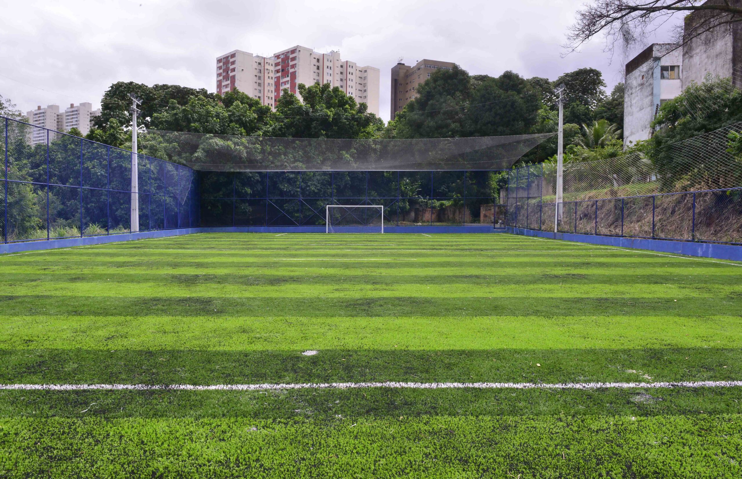 IAPI e Brotas ganham novos campos com grama sintética