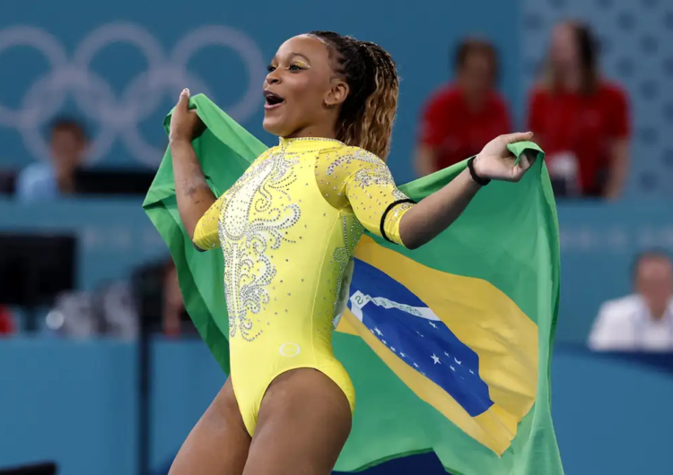 Rebeca Andrade é medalha de prata no individual geral em Paris