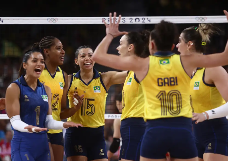 Brasil bate República Dominicana e vai à semifinal no vôlei feminino