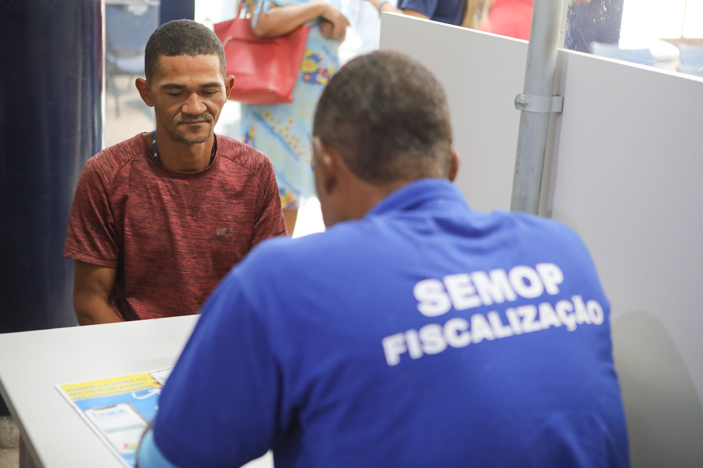 Prefeituras-Bairro auxiliam ambulantes no cadastramento para festas populares