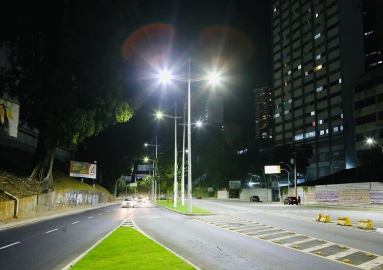 Avenida Reitor Miguel Calmon ganha nova iluminação em LED