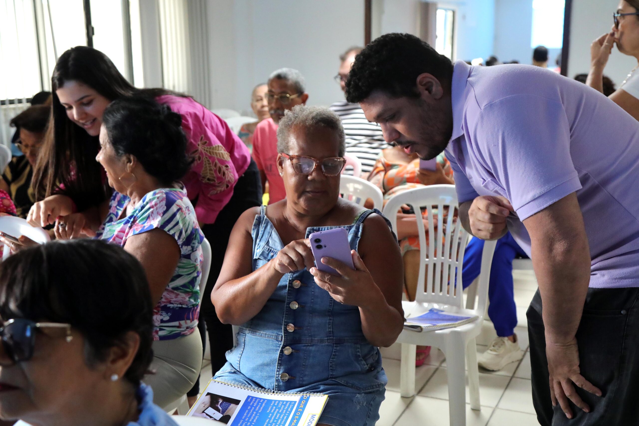 Fumpres Conecta promove inclusão digital para idosos em Salvador