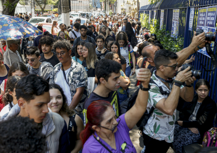 Índice de abstenção no primeiro dia do Enem cai para 26,6%