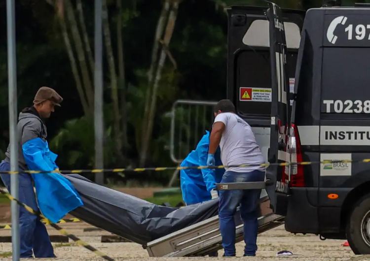 Polícia retira corpo de autor do atentado na Praça dos Três Poderes