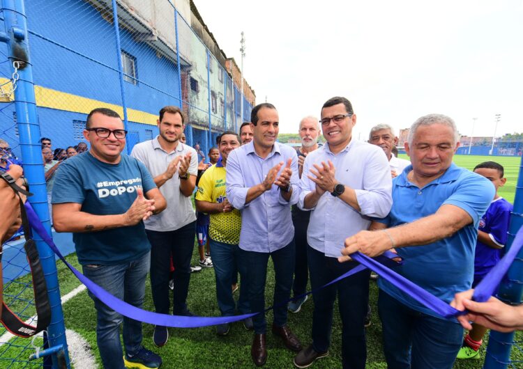 Prefeitura entrega mais três campos sintéticos e leva projeto Bora Bahêa Meu Bairro para São Marcos e Tancredo Neves