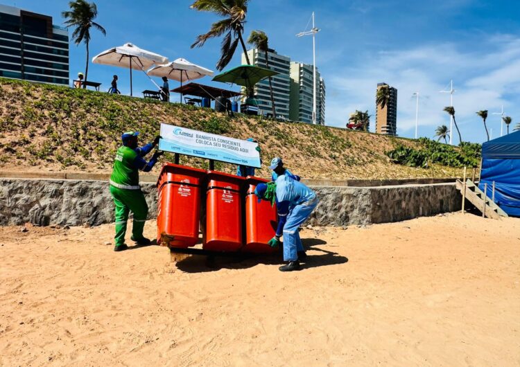 Salvador reforça ações de limpeza nas praias com instalação de novos kits praia