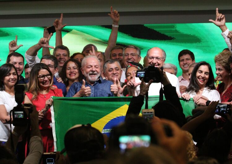 Lula passa por cirurgia às pressas em São Paulo para conter hemorragia cerebral