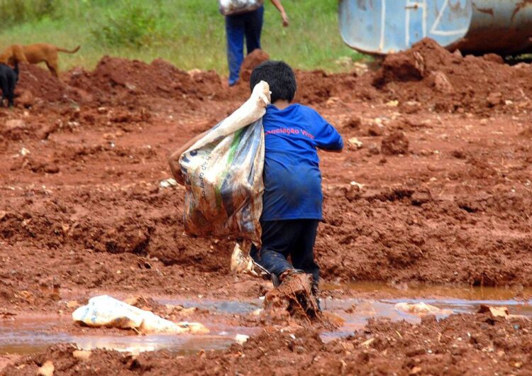 IBGE: pobreza e extrema pobreza atingem menor nível no país desde 2012