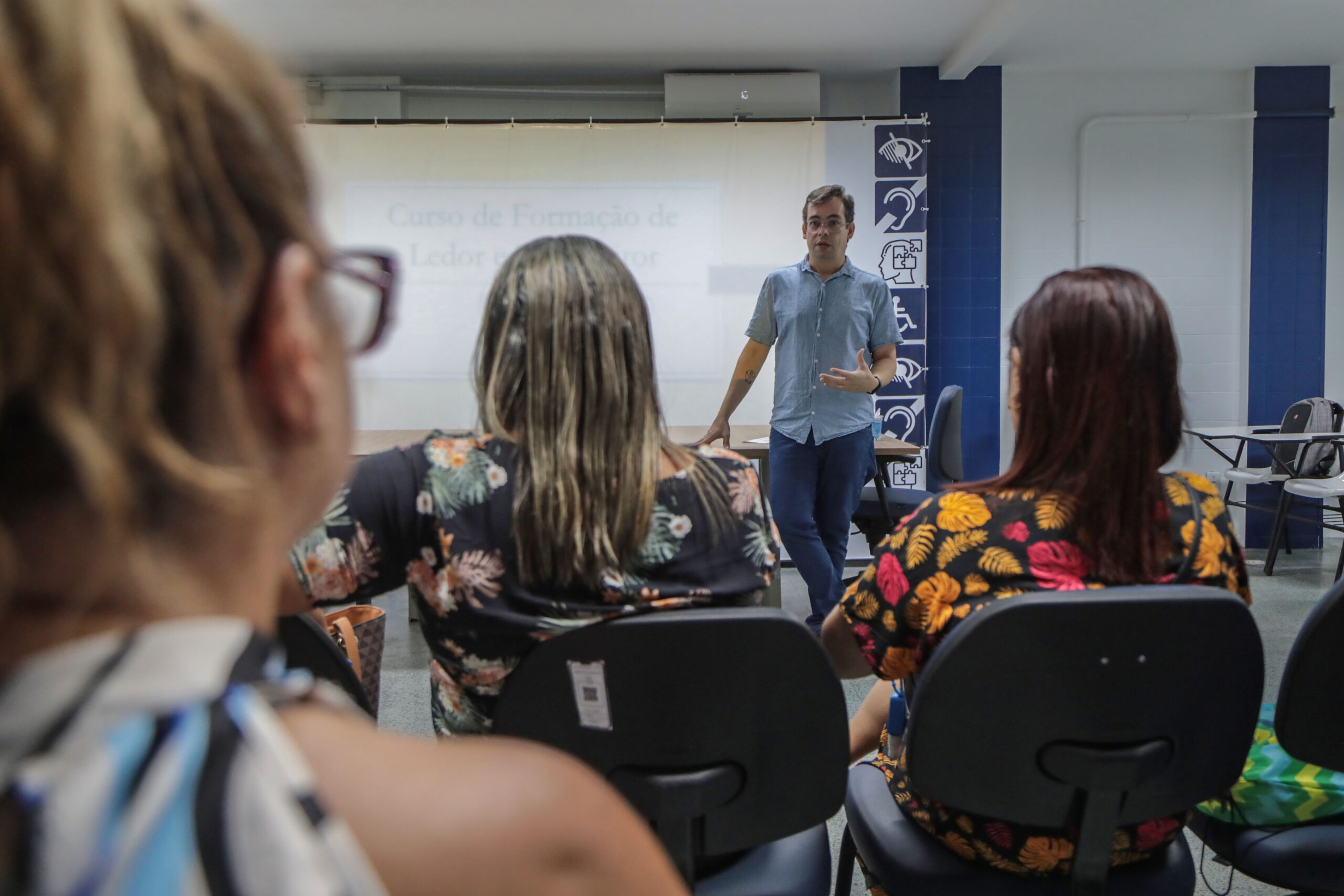 Curso gratuito forma ledores e transcritores em Salvador