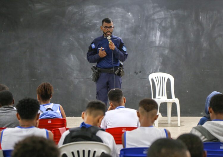 Guarda Civil de Salvador lança campanha para arrecadar materiais escolares