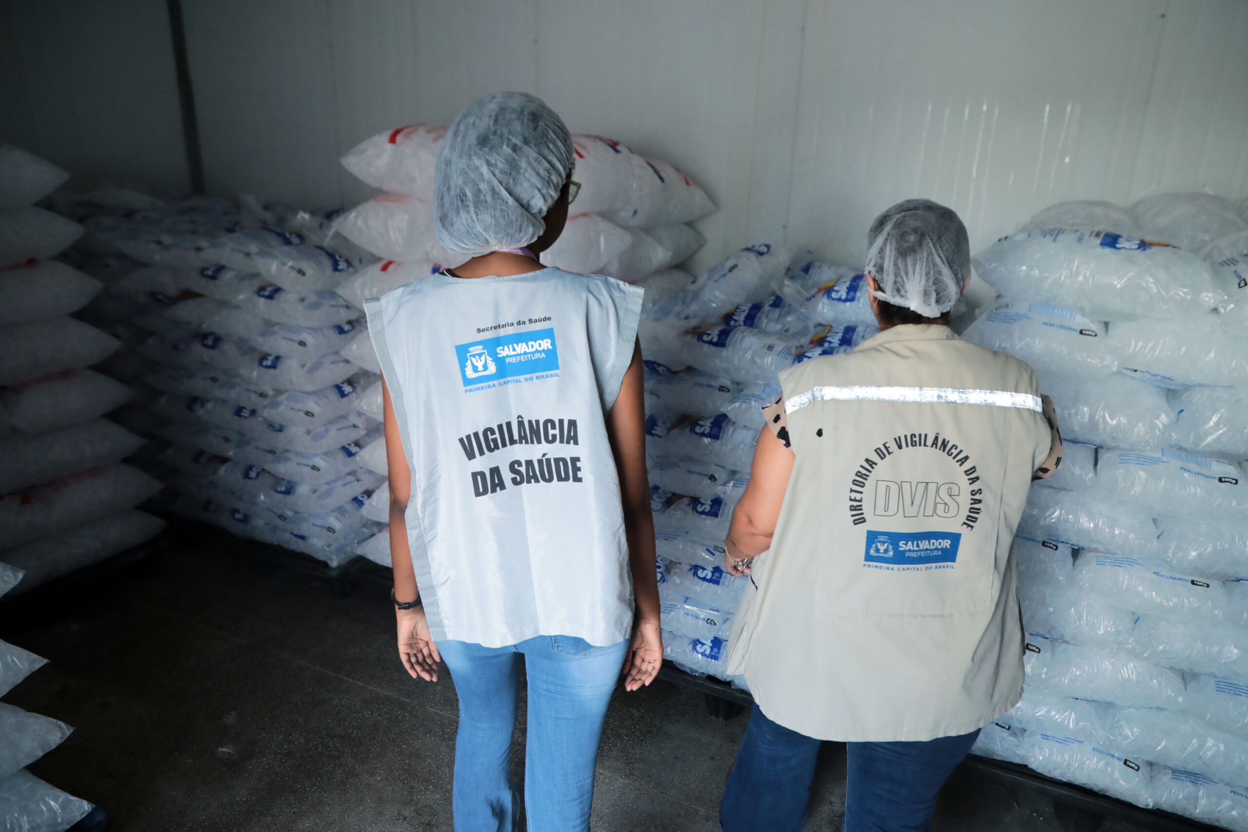 Projeto Verão da Vigilância Sanitária de Salvador inicia fiscalização em indústrias de gelo e hotéis da cidade