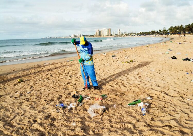 Limpurb recolhe 375 toneladas de resíduos durante virada 2024/2025 em Salvador