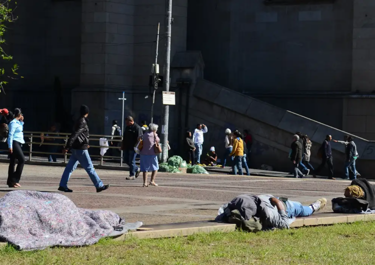 Brasil tem quase 328 mil pessoas vivendo em situação de rua