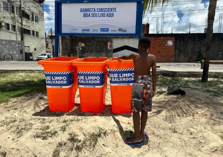 Limpurb instala novos equipamentos de coleta de resíduos nas praias do Subúrbio