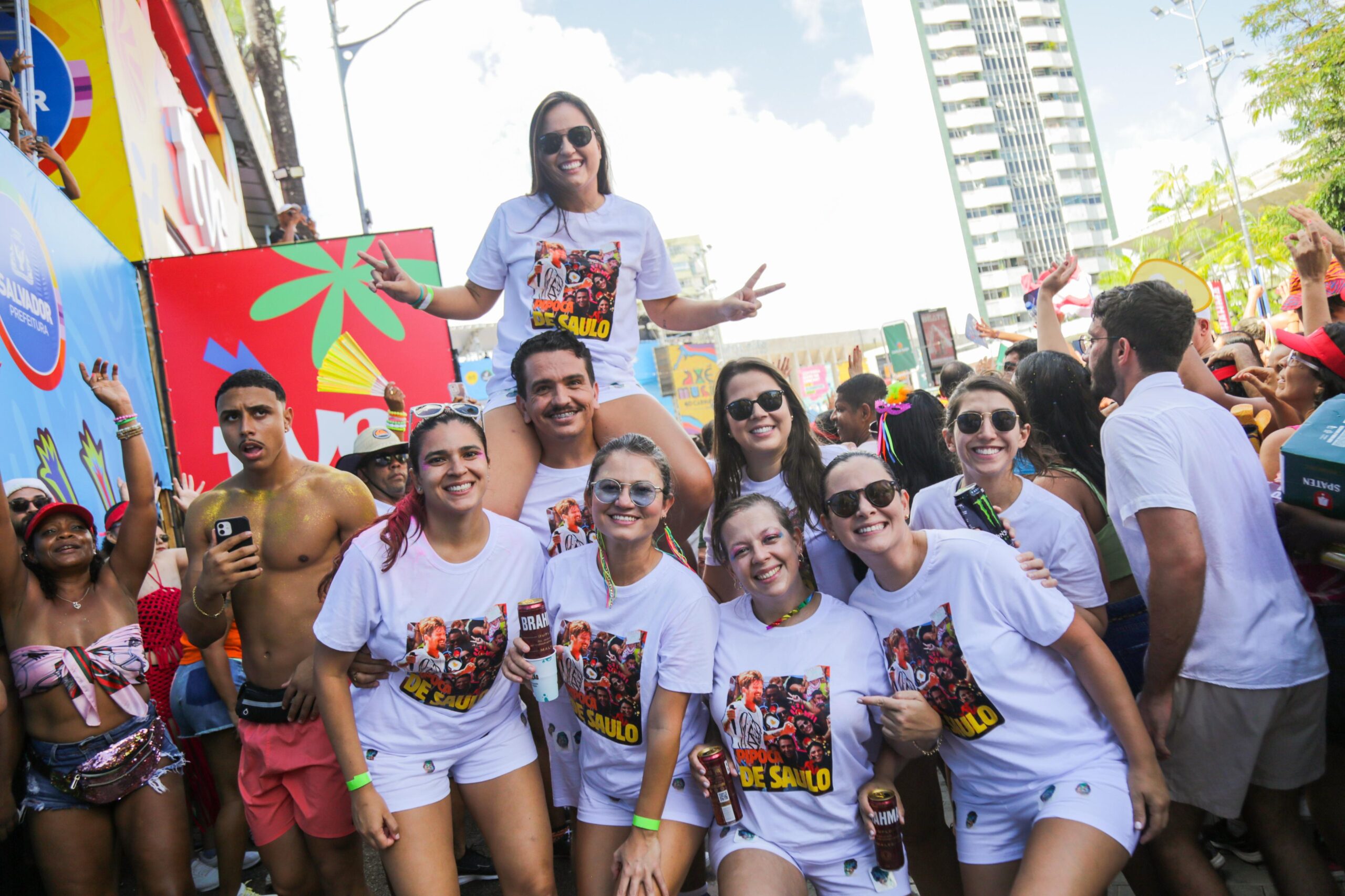 Saulo contagia foliões no segundo dia do Carnaval de Salvador no Campo Grande