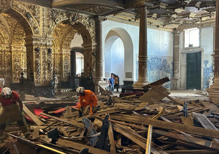 Desabamento de teto da igreja de São Francisco de Assis provoca a morte de uma turista