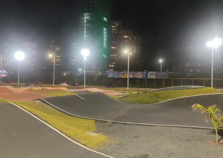 Prefeitura instala nova iluminação na pista de ciclismo em Pituaçu
