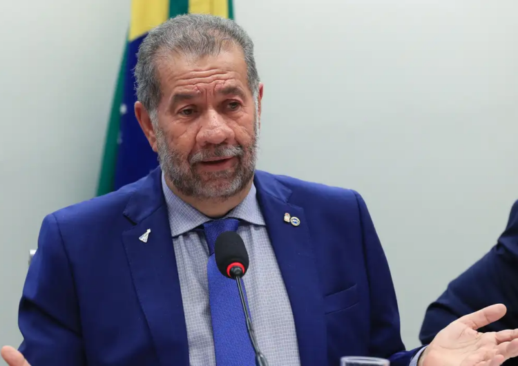 Após fraude bilionária no INSS, ministro Carlos Lupi pede demissão