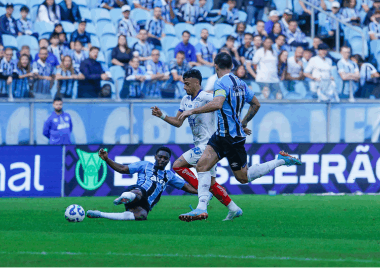 Com pênalti inventado, Bahia perde para o Grêmio por 1 a 0