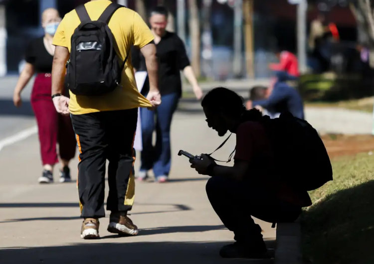 Desemprego entre jovens cai à metade entre 2019 e 2024