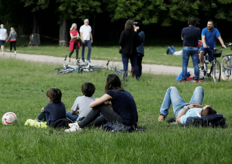 França proíbe fumar em parques, praias, áreas escolares e espaços esportivos