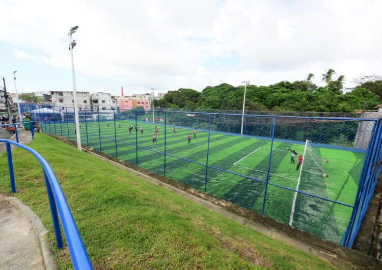 Prefeitura inaugura 77º campo de grama sintética em Salvador, desta vez na Estrada das Barreiras
