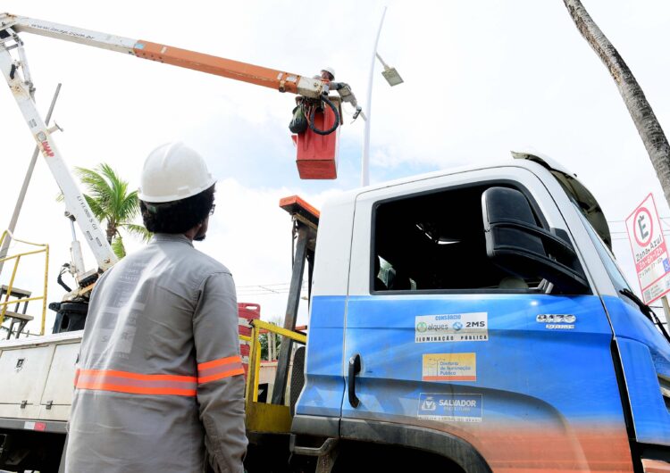 Tecnologia dos postes de iluminação de Salvador reduz impactos e preserva vidas