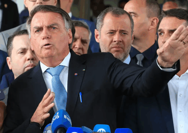 Oposição classifica de arbitrárias medidas cautelares contra Bolsonaro