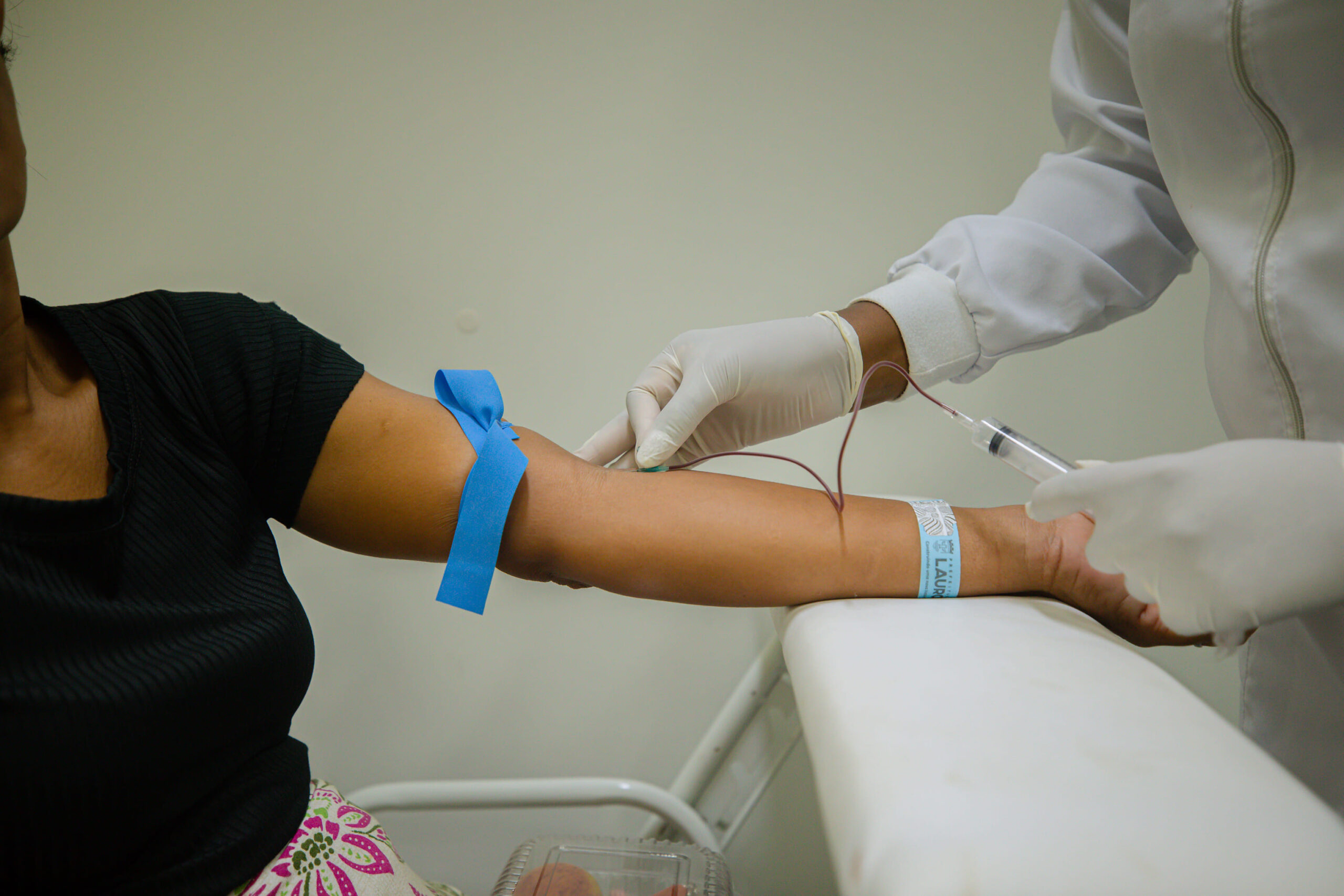 Prefeitura de Lauro de Freitas inicia coleta descentralizada de exames para melhor atender à população