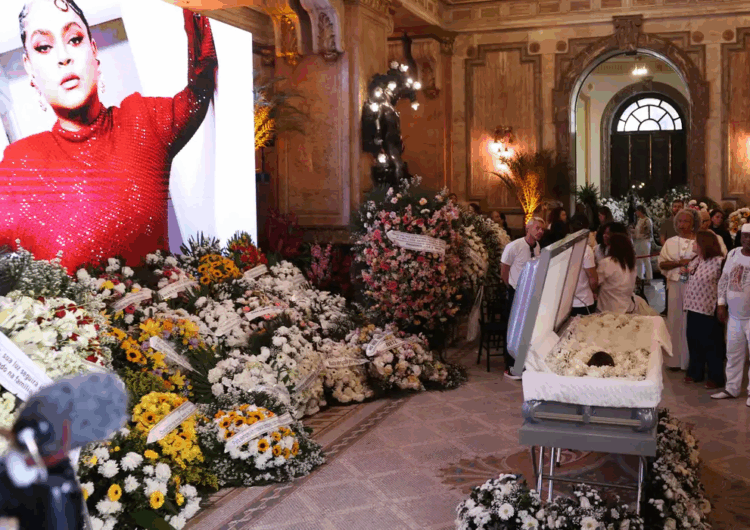 Velório de Preta Gil reúne milhares de pessoas no Rio