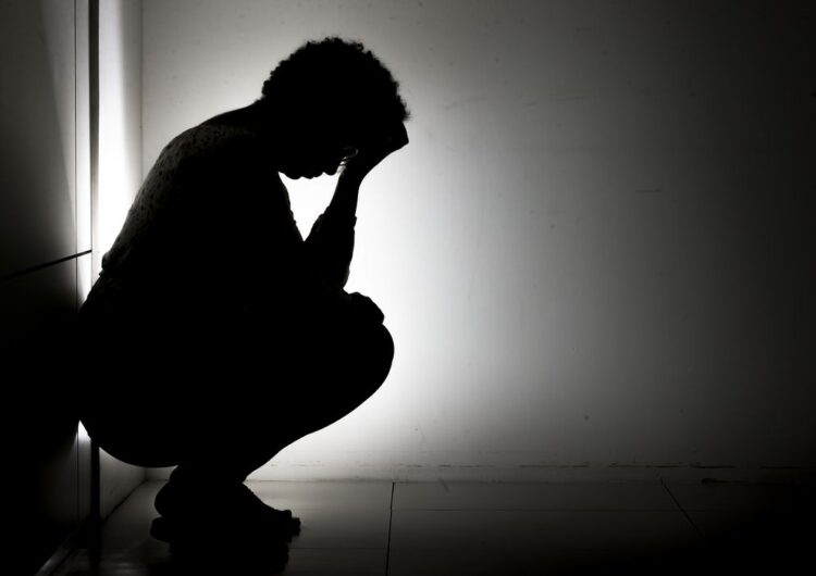 Uma em cada seis pessoas no mundo é afetada pela solidão, diz OMS