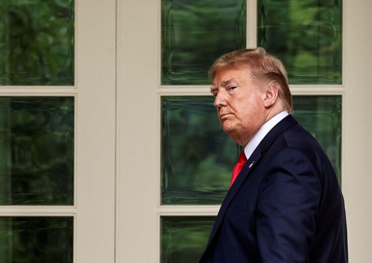 Trump assina tarifa de 50% e diz que Brasil é uma ameaça aos Estados Unidos