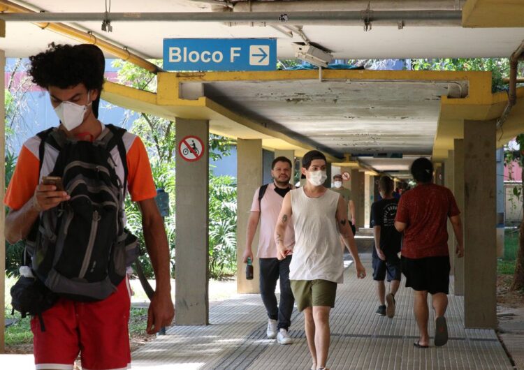Pós-graduação “ainda é concentrada na população branca”, aponta estudo