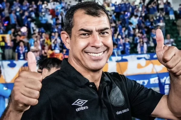 Vitória demite técnico Fábio Carille após vexame no Maracanã