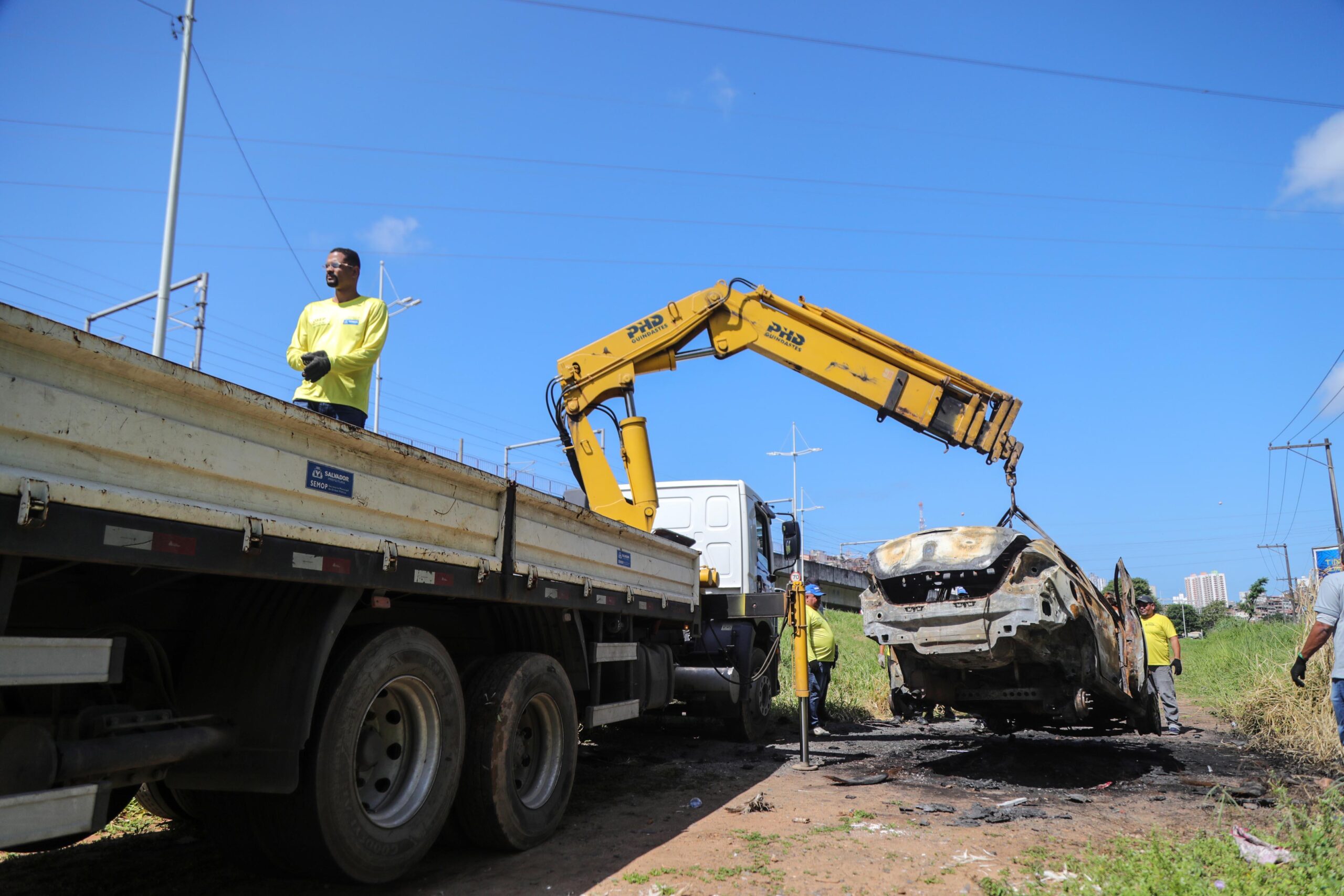 Operação retira cerca de 15 mil veículos inservíveis e sucatas das ruas de Salvador em quase 12 anos