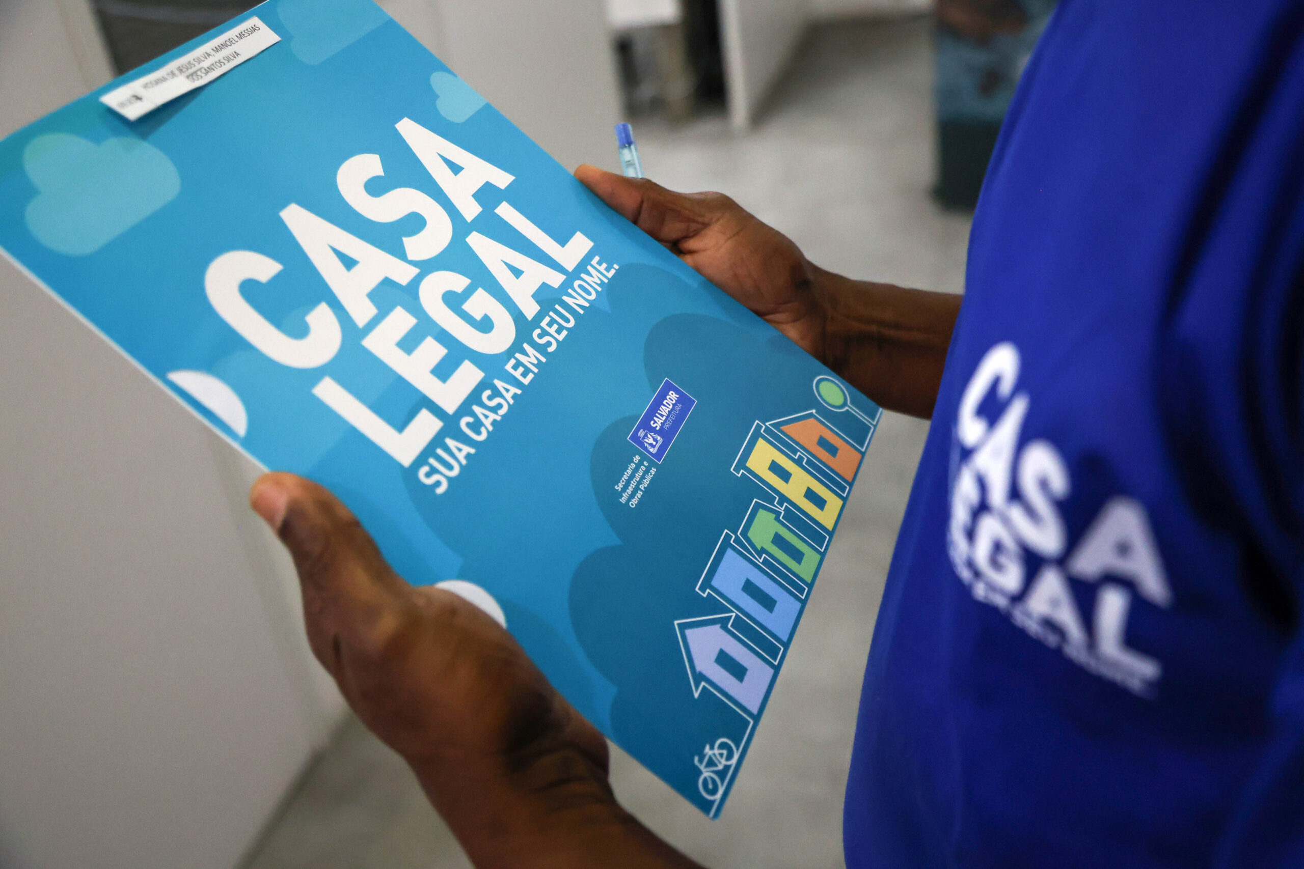 Prefeitura entrega 60 títulos de propriedade pelo Casa Legal para moradores do Alto do Coqueirinho