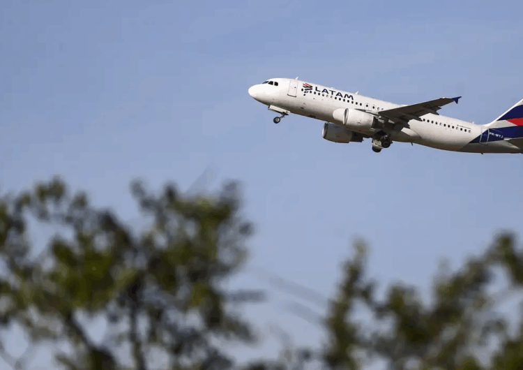 Latam anuncia compra de 24 aviões da Embraer