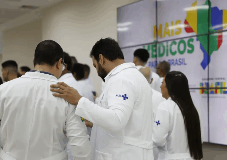 Estudantes de baixa renda de curso de medicina terão ajuda do governo