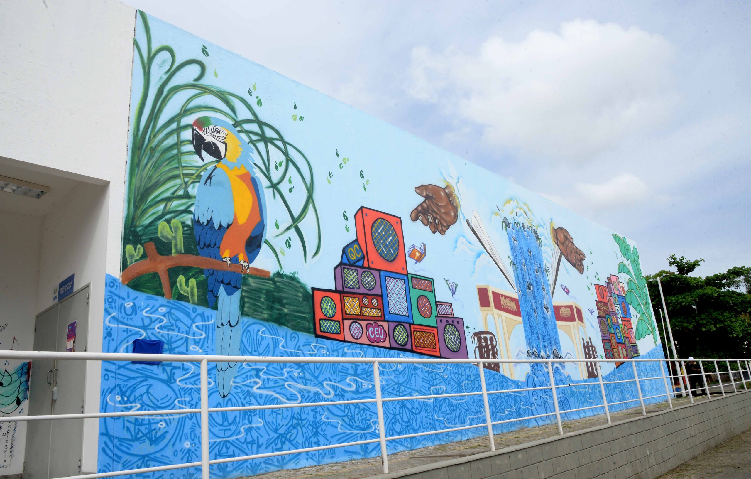 Prefeitura entrega mural grafitado que conecta Salvador e Benin em Valéria