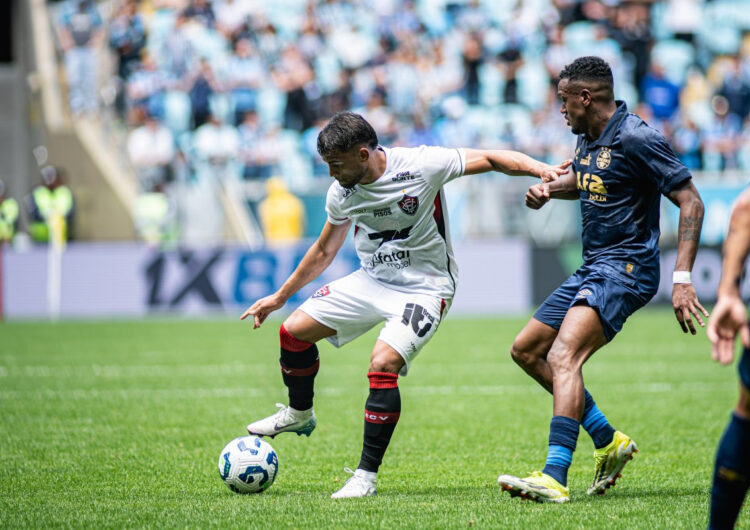 Entra técnico, sai técnico, e Vitória só perde