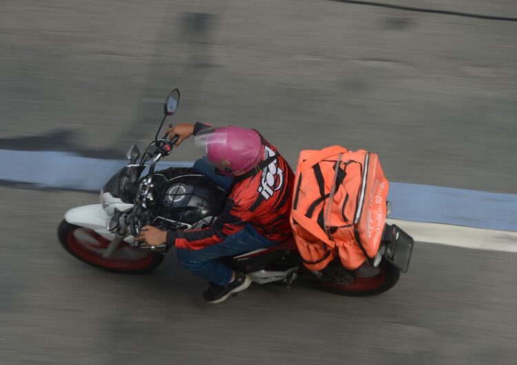 Pesquisa revela que trabalhador por aplicativo ganha mais